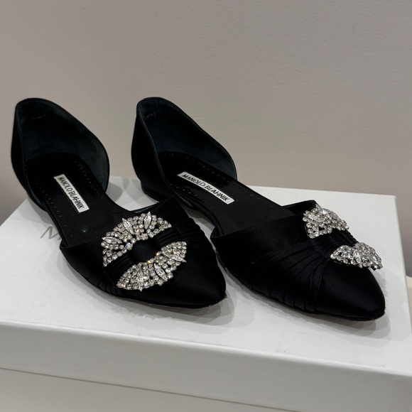 Crystal embellished satin flats from Manolo Blahnik - Picture 2 of 11
